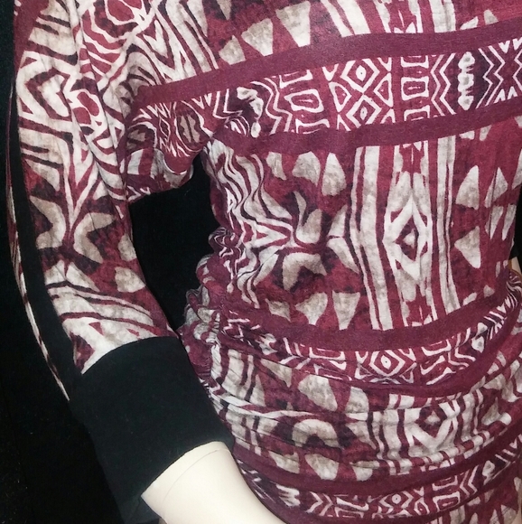 Rusched quarter sleeve top - Picture 2 of 4